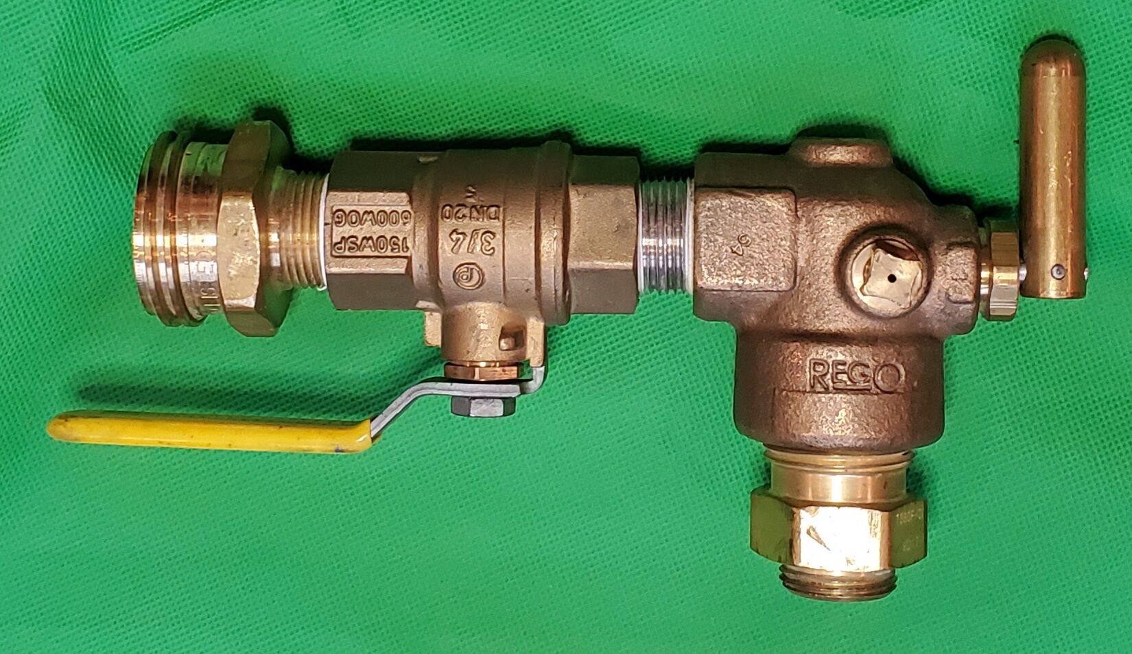 Liquid Evacuation Valve Assembly (90deg old style Rego Chek-Lok)