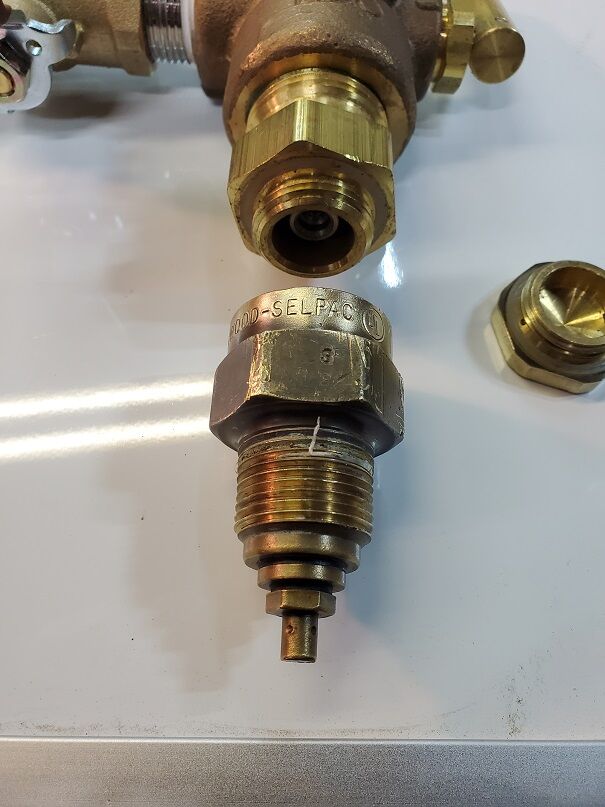 Liquid Evacuation Valve Assembly (90deg old style Rego Chek-Lok) - Image 2